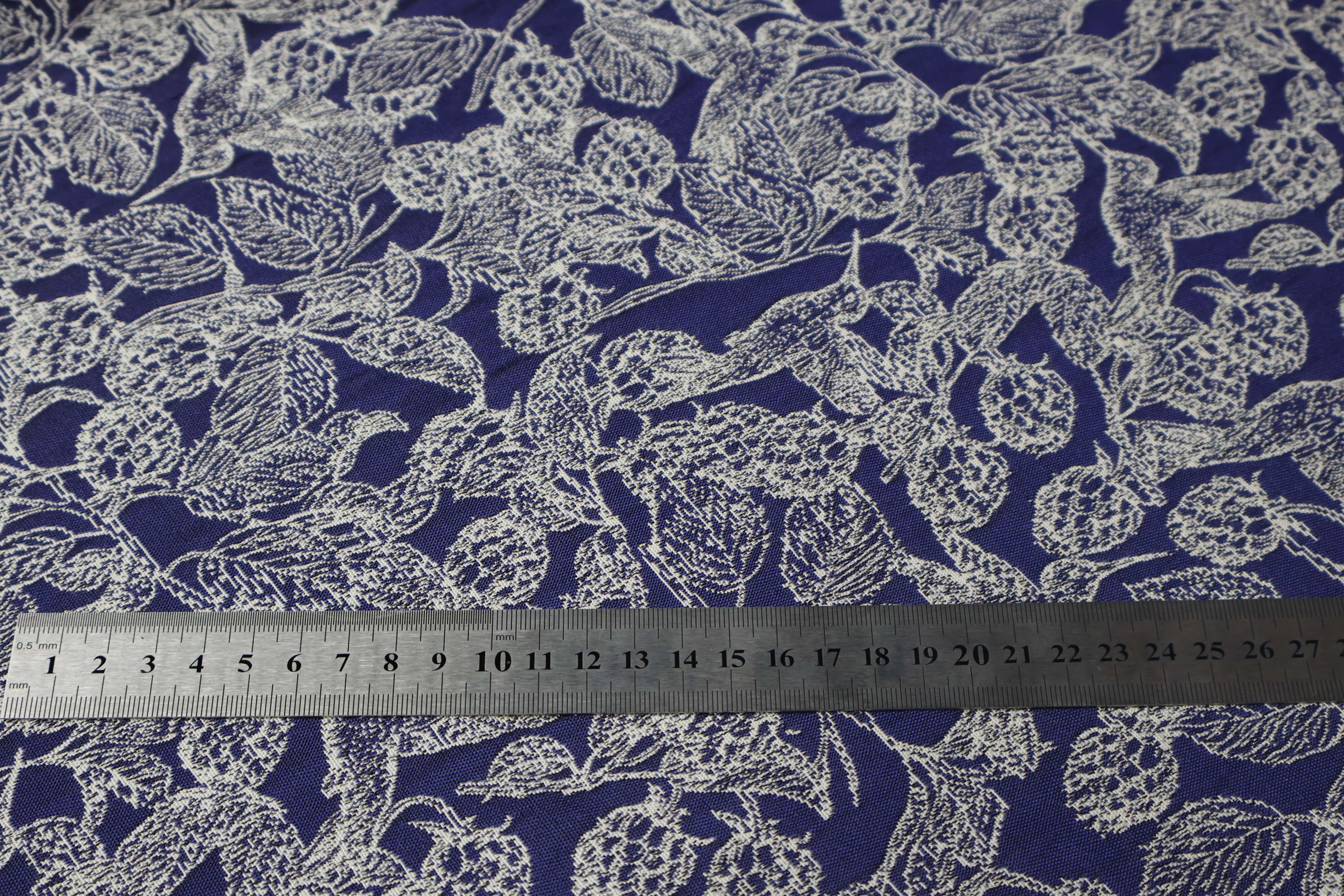 Factory Chinese Textile 100% Polyester 500gsm Flowers Pattern Custom Velvet Jacquard Fabrics for Garment and Bags Jacquard Fabric